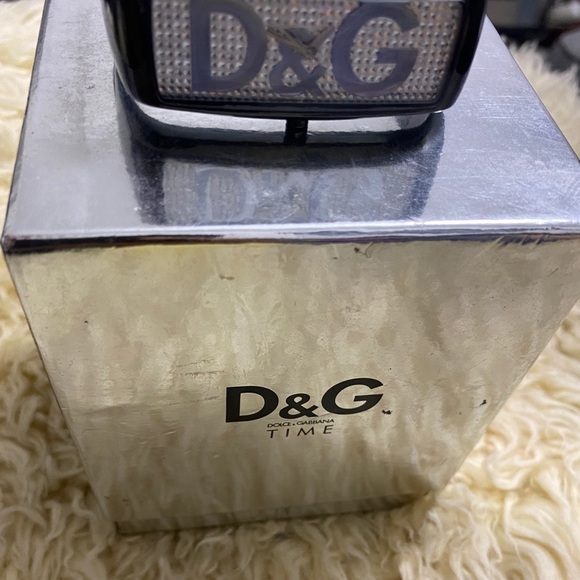 LIKE NEW DOLCE AND GABBANA CRYSTAL DIAL BANGLE LADIES WATCH DW0256 - Picture 4 of 5
